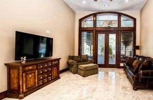 thumb_Slide11_1024.jpg